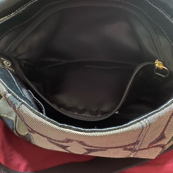 Coach crossbody bag. Very old but never worn. Removable straps. Nice bag. - Picture 7 of 7